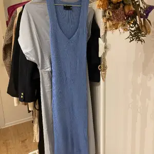 Blå lång klänning 