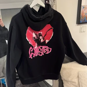 Wasted hoodie  - Riktigt fet Wasted hoodie köpt på Kennedies för över tusenlappen. Säljes billigt då jag inte använder den. Oversized hoodie