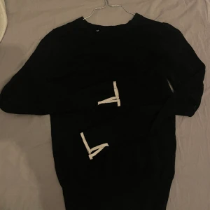 Zara tröja - Fin tröja från zara med slits i ärmarna🤌inte använd så mycket