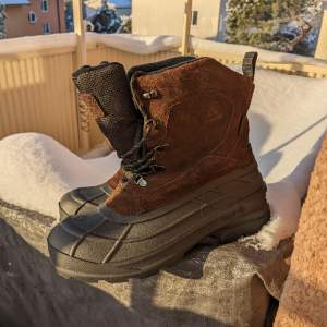 Toasty Kamik boots. Hold up to -15°C. Used a couple of times. Still in very good condition.