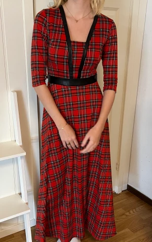 Klänning  - Super klänning från Ukraina i nyskick. St. S