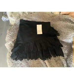 Superfin svart kjol från zara!