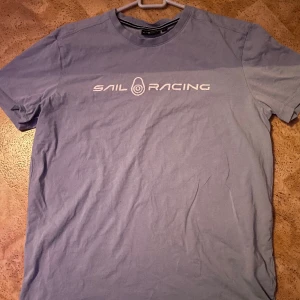 T-shirt  - 1 T-shirt för 150kr om du köper båda 240kr.