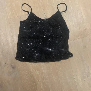 Linne/topp - Jättefint linne/topp, perfekt till nyår!!