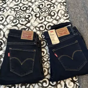 Levis skinny jeans 711, de helt bya är aldrig använda i stl 26x30 pris 500. De andra är använda några gånger i stl 24x30 pris 350