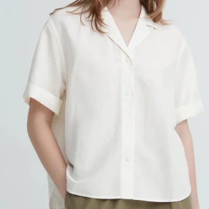 Uniqlo white t-shirt - LINEN BLEND OPEN COLLAR SHORT SLEEVED SHIRT