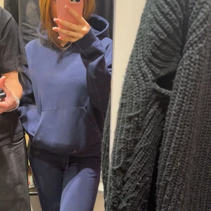 Mjukisset från Ginatricot - Säljer mitt favorit set från Ginatricot av den enkla anledningen att den tar plats i garderoben. Storlek xxs men lite stor i passformen. Köpt för 650kr. Hör av er vid frågor!!