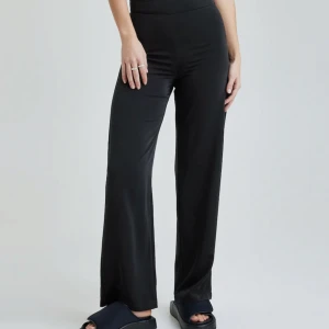 Byxor BikBok - Byxor ifrån BikBok, nästan aldrig använda då dom var för små! Dom är i ny skick!! 💕 dom är köpa för 400 kr så säljer dom därför för 200 kr! 