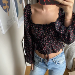 Topp - Superfin topp. Använd en gång. *Köparen står för frakt.