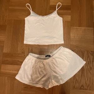 Brandy pjamas  - Fint skick, tryck gärna på köp direkt❤️