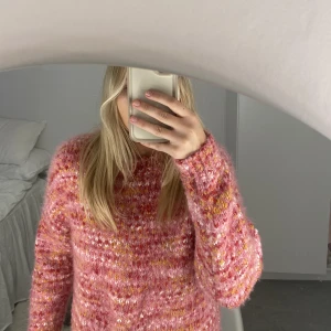 Stickad tröja - Superfin stickad tröja! Från Monki använd några gånger men bra skick 💕
