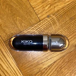Liquid lipstick | Kiko Milano  - Ett jättecoolt svart matt liquid lipstick från Kiko Milano. Endast testat några gånger på handen. Perfekt till ex Halloween. Skriv för mer info och bilder.
