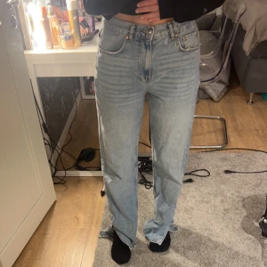 Jeans - Blåa jeans från Gina 