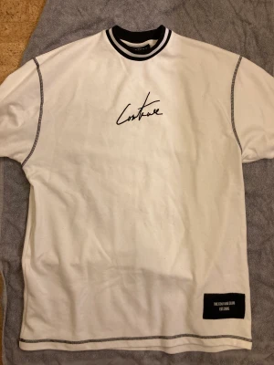 T-shirt klänning oversize - Mycket fin oversize klänning som går ned till låren. Mycket bra skick!