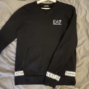 Ea7 hoddie  - Bra skick 