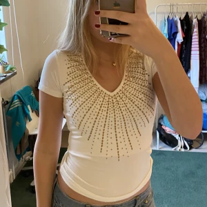 Fest topp - Super fin fest topp med guldiga detaljer<3