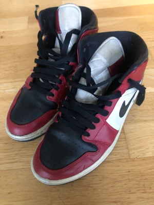 Jordans stl 40 - Fina Jordan sneakers stl 40. Priset kan diskuteras vid snabb affär 