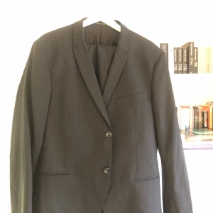 Svart kostym - Svart kostym från Tiger of Sweden. Storlek 54. Bara använd en gång. 