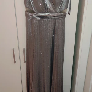 Fest klänning  - Fest klänning S 36 oanvänd 