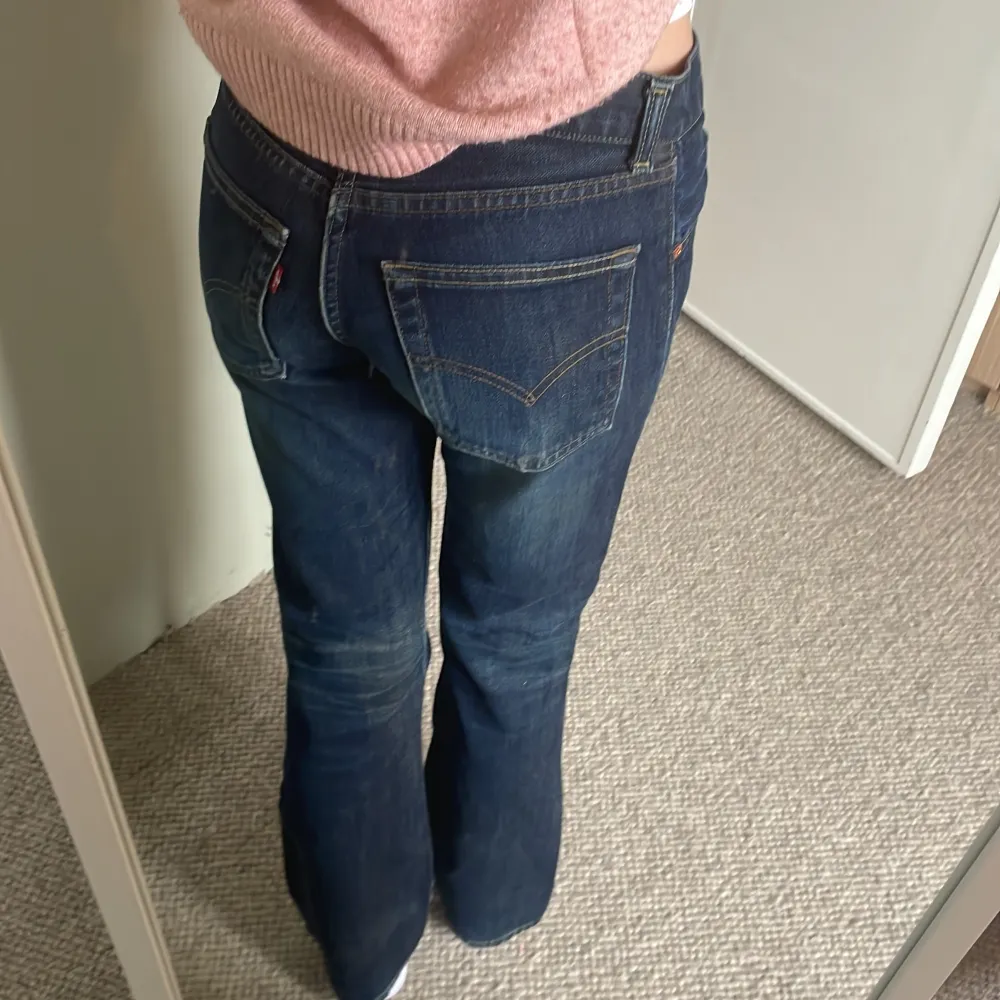 Lågmidjade bootcut Levis jeans! Nytt skick, unik modell! Skriv vid frågor. Jeans & Byxor.