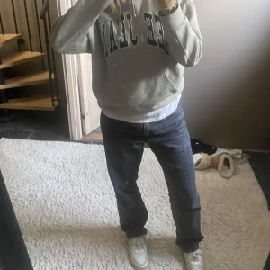 Svarta jeans - Säljer dessa super snygga jeans från Levis 💕jag är 172