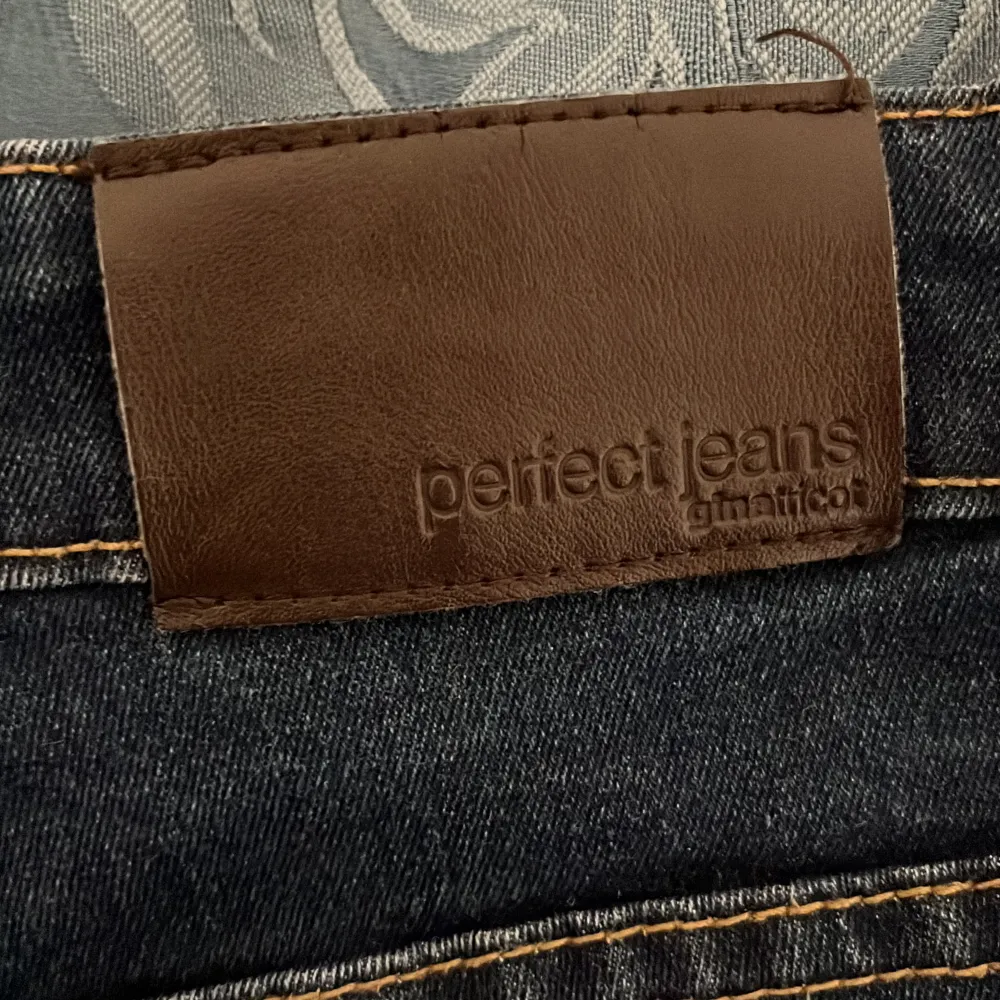 ”Perfekt jeans” storlek 24 från Gina tricot . Shorts.