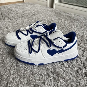 Sneakers - Säljer oanvända skor pga fel stolek för mig🥰  Säljer liknande gröna, men  dessa till ett lite lägre pris pga ”tunnare” marerial.