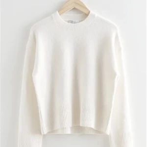 & other stories tröja - super fin & other stories tröja i nyskick💘priset kan såklart diskuteras, nypris 490 kr