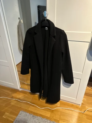 Kappa - Lång svart kappa ifrån zara 