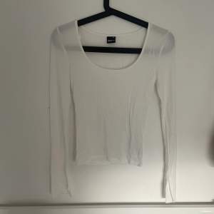 Fin tröja från Gina Trico, säljer då den inte kommer till användning. I storlek xs men kan användas som s .💗