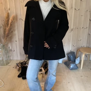 Kappa - JÄTTE snygg svart kappa, säljer för har för många💘💘