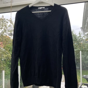 Tiger of Sweden Pullover (kashmir) - ✔️Tiger of Sweden Pullover ✔️5% kashmir 95% bomull ✔️Skick: 9,5/10  ✔️Storlek: Medium  ✔️Nypris: ca 1600:- ✔️Vårat pris 349:- 👀 ‼️Skriv vid funderingar‼️