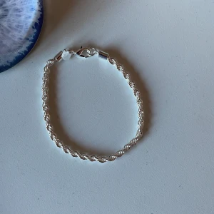 Silver Cordell armband - Säljer mitt helt nya Cordell armband för det var för stort