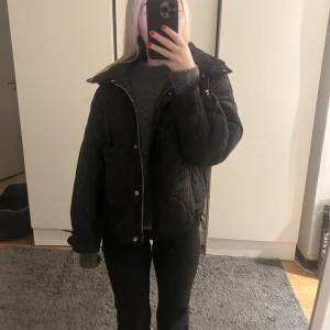 Zara jacka  - Tunn dunjacka från zara! Fint skick