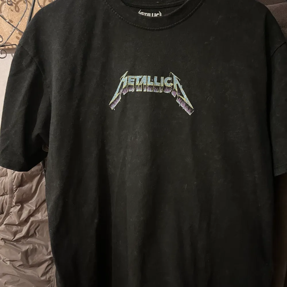 Metallica oversized T-shirt i storlek M, fint skick, pris går att diskuteras vid snabb affär😇. T-shirts.
