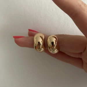 ❣️ÖRHÄNGEN❣️ - Säljer dessa skitsnygga örhängen då de inte kommer till användning längre,säljer den för 75kr+ frakt💞 