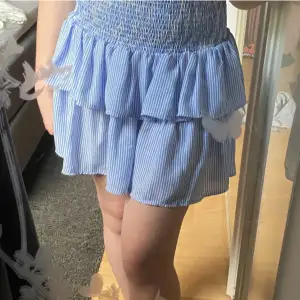 Jättefin kjol från Cubus som passar bra till sommaren!