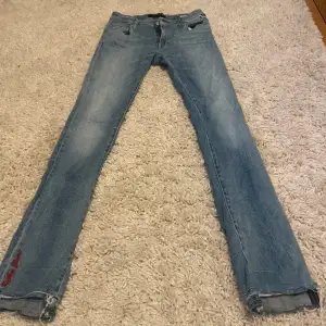Fina reaplay jeans med bootcut, finns i Örebro eller kan fraktas