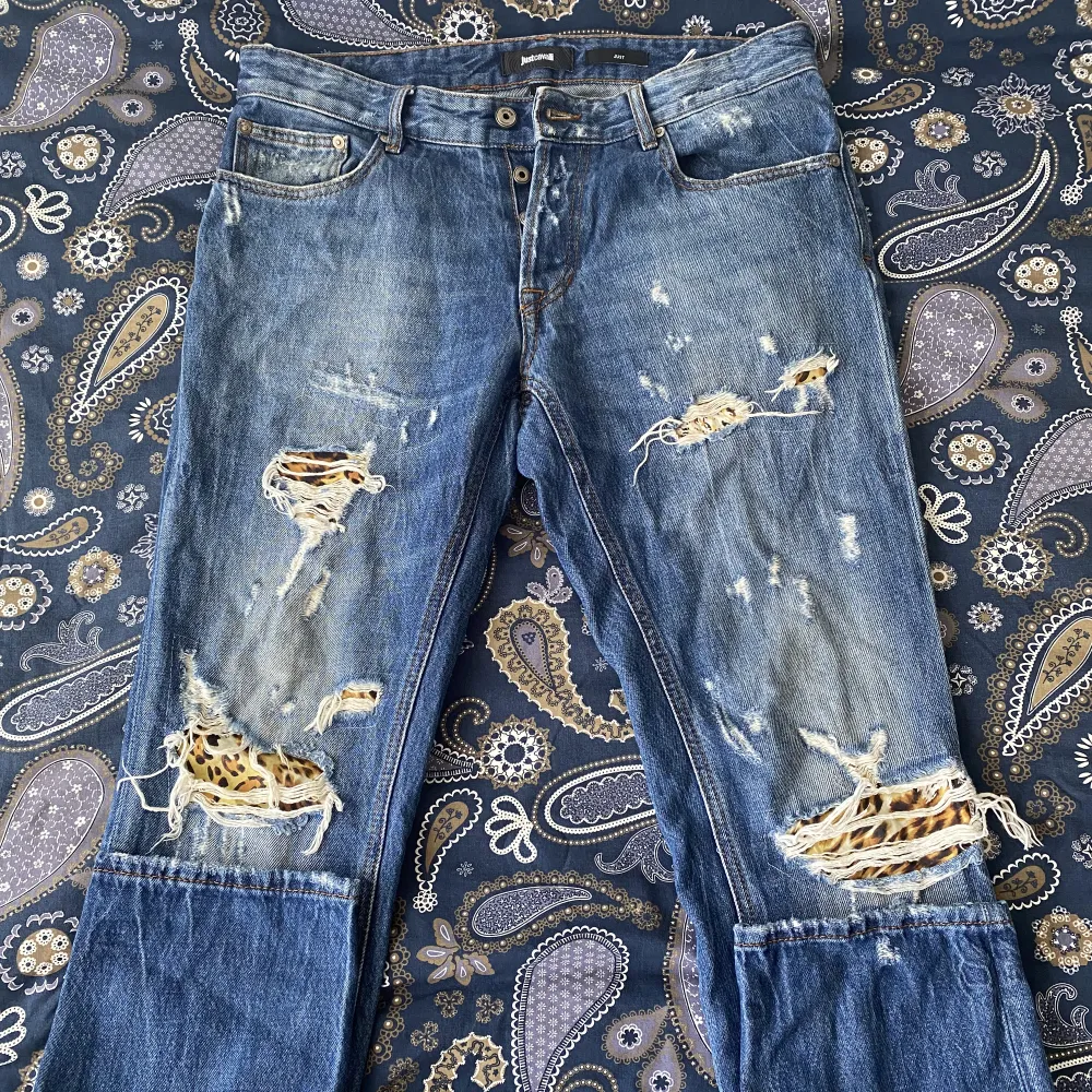 Just cavalli jeans nypris 3500  Knappt använda . Jeans & Byxor.