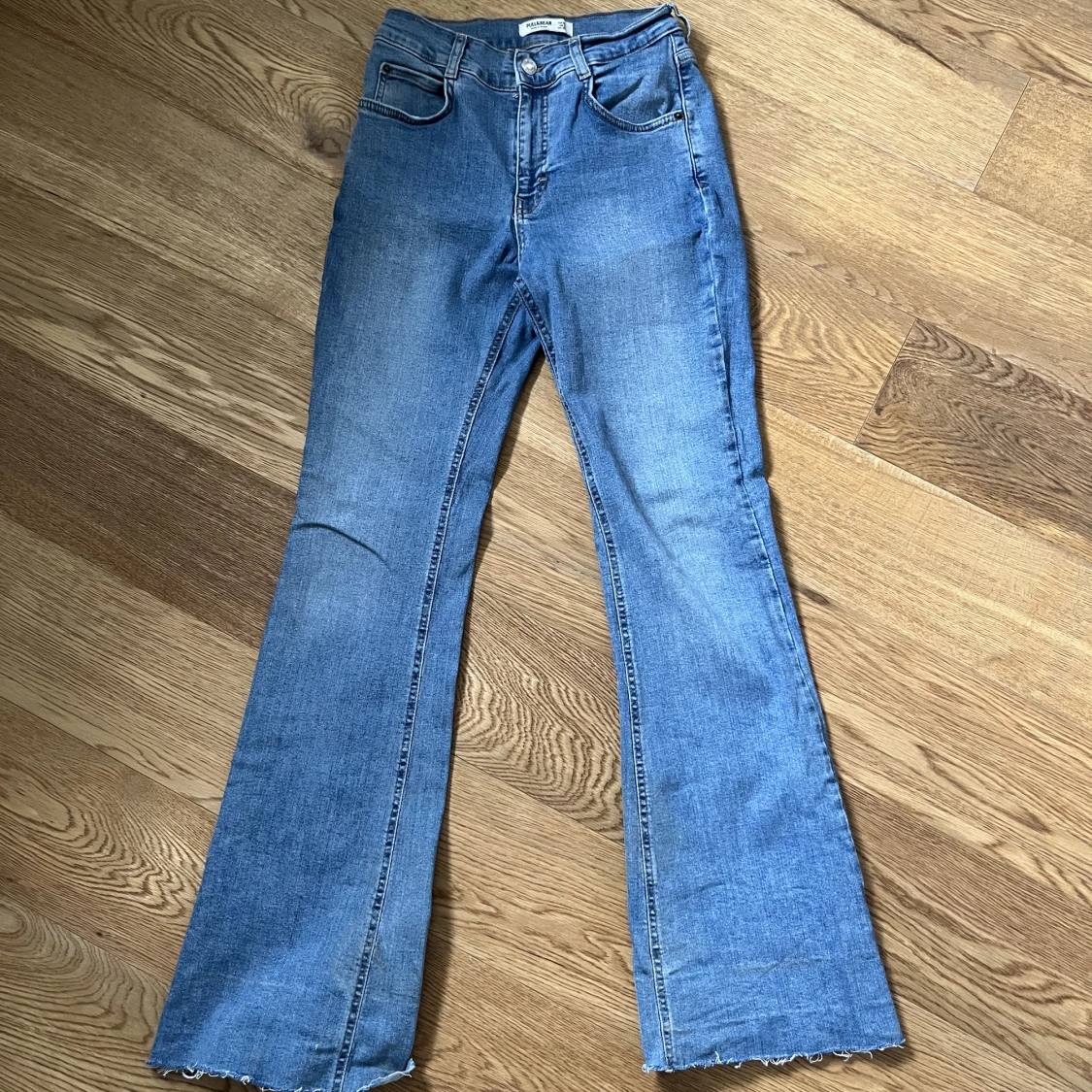 Utsvängda jeans 