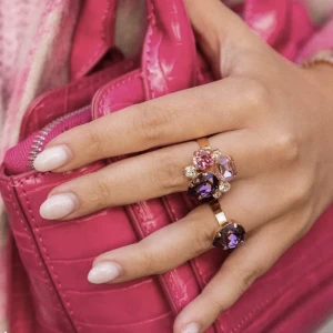 Caroline Svedbom ring bytes eller säljes  - Har den här fina ringen från Caroline Svedbom i silver men skulle vilja ha i guld istället ifall någon kan tänka sig att byta eller har någon liknande ring i guld från Caroline Svedbom så kan jag oxå tänka mig ett byte.  Den är använd bara en gång. 