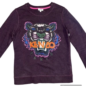 Kenzo - Väldigt fin kenzo tröja i helt nytt skick. Finns inte längre att köpa så väldigt unik. Använd Max 2 gånger.