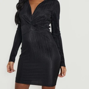 Ny klänning  - Helt ny oanvänd klänning, endast testad säljes pga fel storlek.  