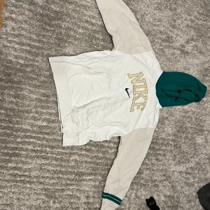 Nike hoodie  - Säljer pågrund ingen användning