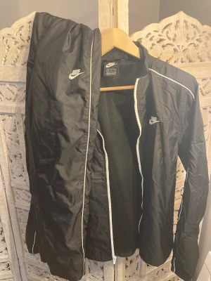 Nike tracksuit - Rensar garderoben, säljer hela setet i samma