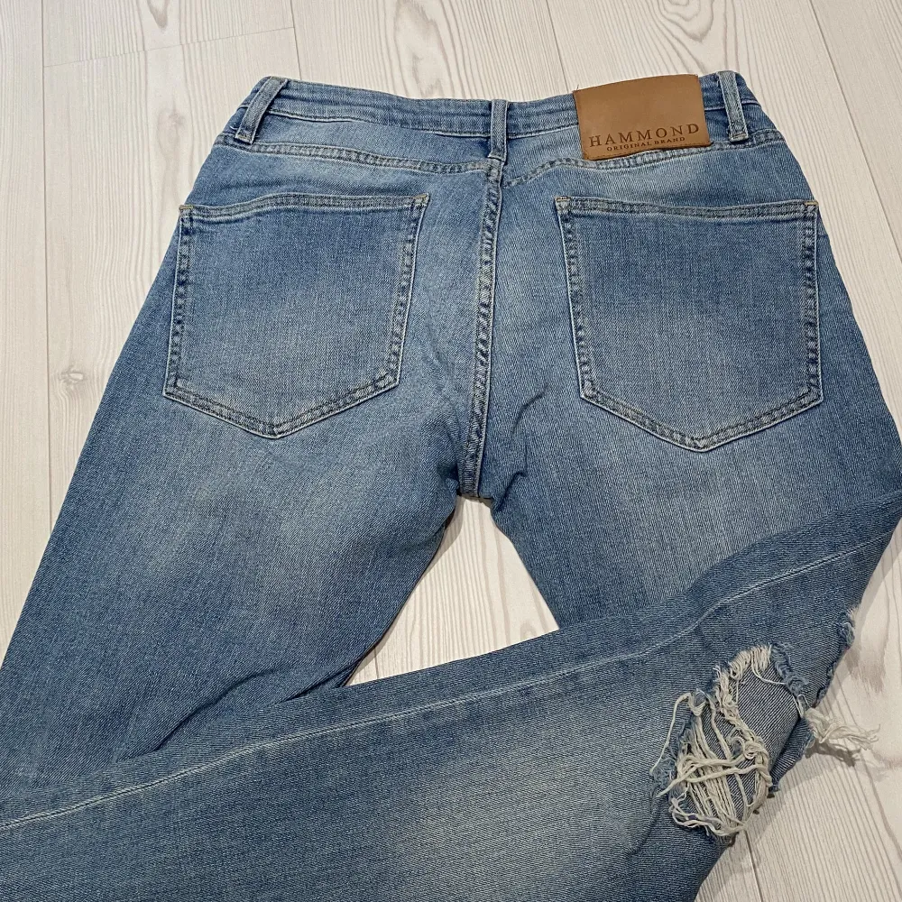 Ett par jeans som är väldigt sköna att ha på sig, har ett fint skick!  . Jeans & Byxor.