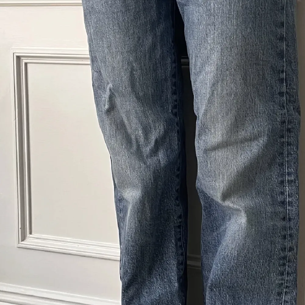 Levis jeans storlek 25. Straight leg. Säljer då de är för små. Jeans & Byxor.