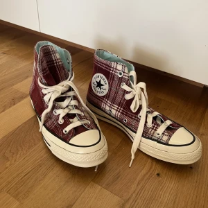 Converse  - Sååååå fina men passar inte mig :( använda typ 2 ggr bara