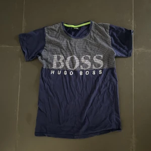 Hugo Boss T- shirt - Använd en gång snabb affär bra pris!