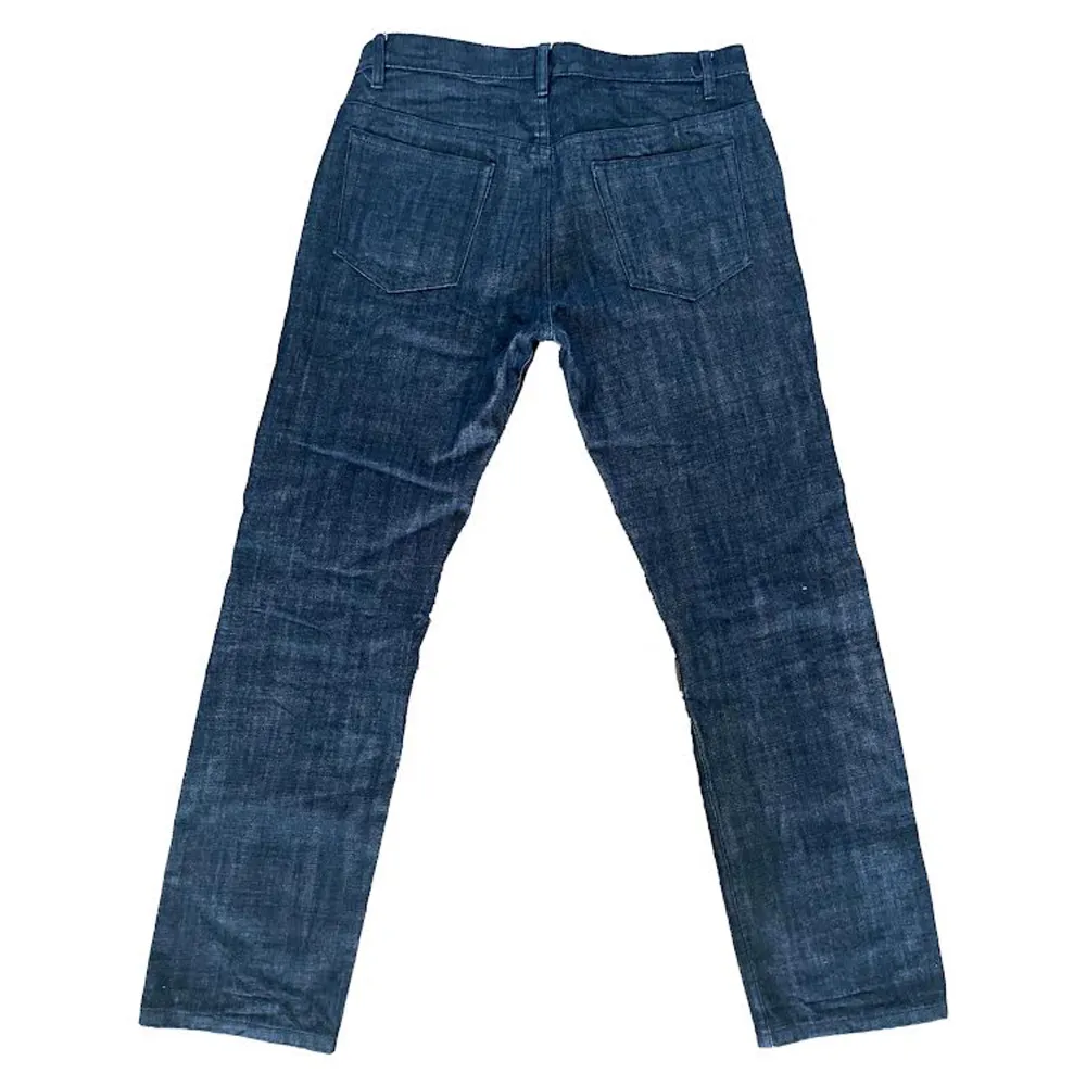 Säljer A.P.C jeans i gott skicka Sitter slim/ rakt  Skriv för bild på passform  Villig att släppa billigt . Jeans & Byxor.